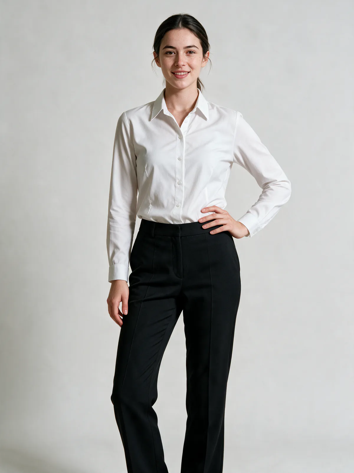 Conjunto Blusa Blanca + Pantalón Negro — foto 2