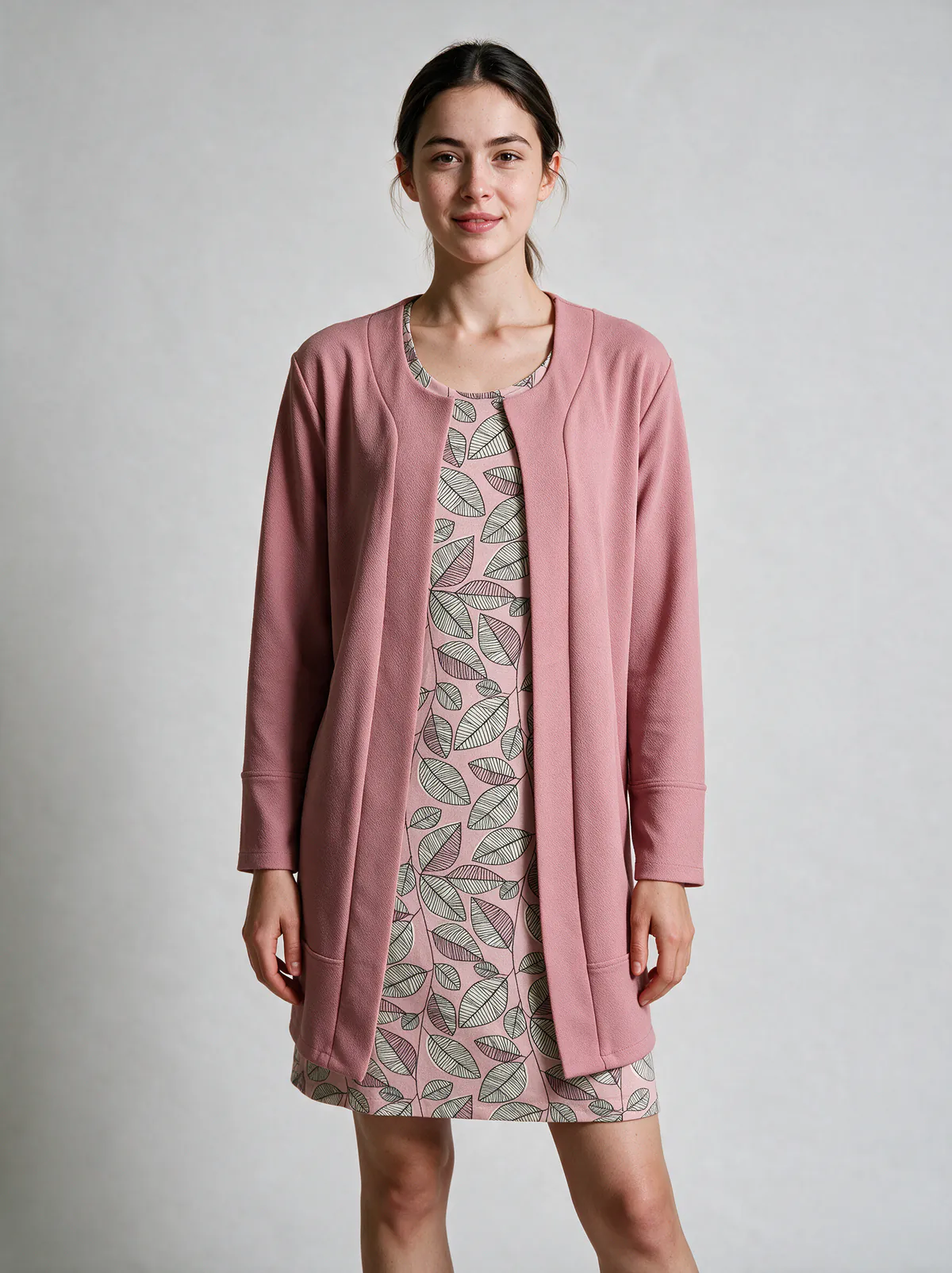 Conjunto Vestido Hojas + Chaqueta Rosa — foto 2