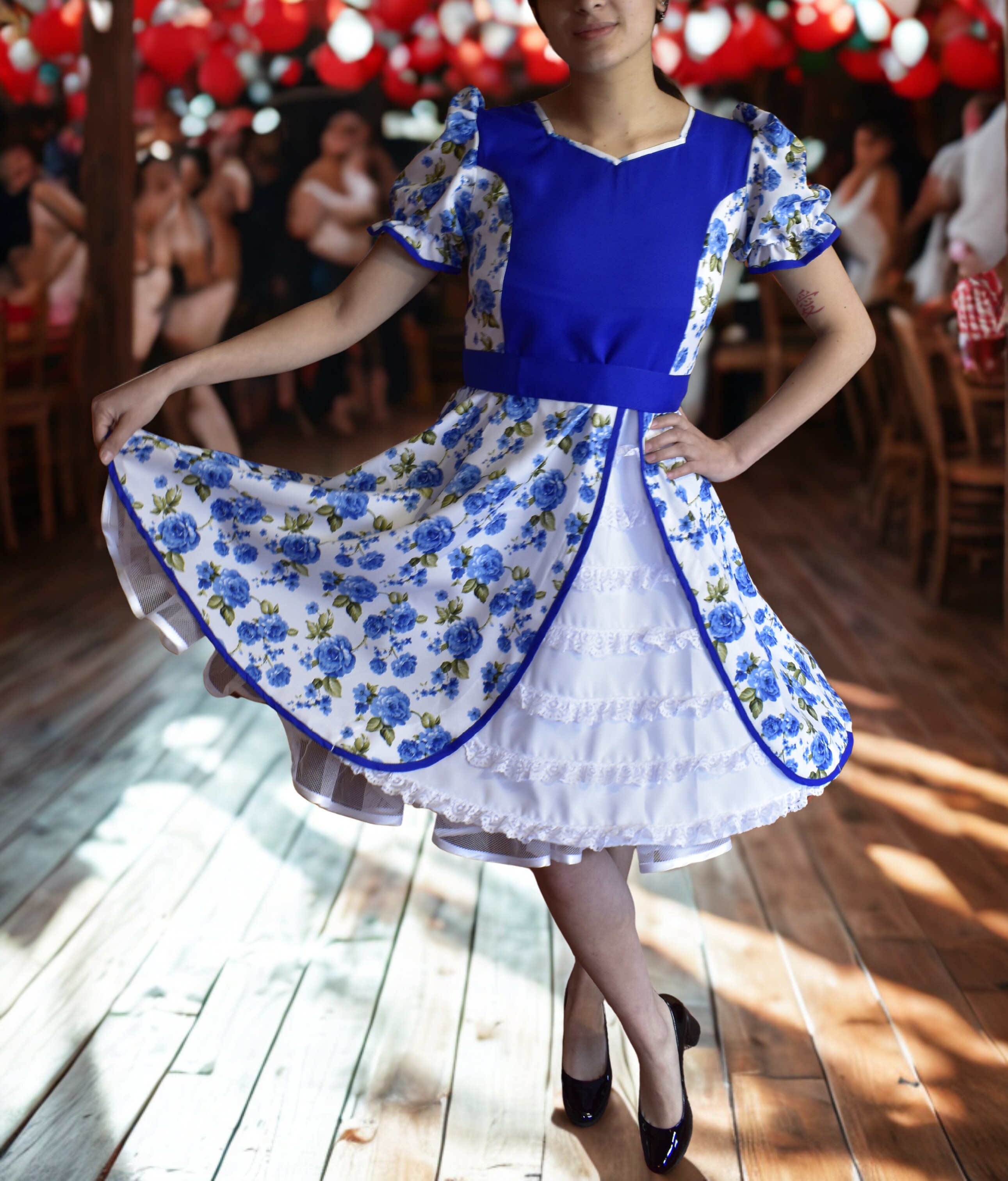 Vestido de Huasa Azul Rosas 2