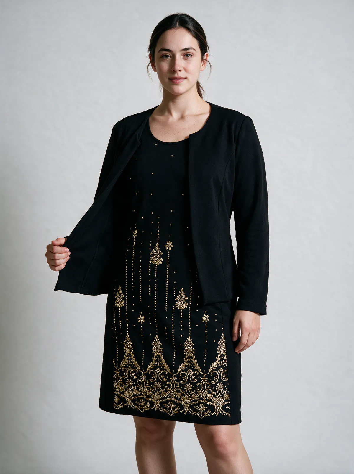 Vestido Negro Bordado Dorado
